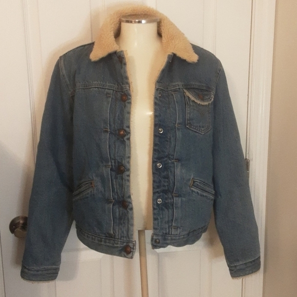 Vintage Levi's Sherpa Trucker Style Denim Jacket Comfy Warm Classic Size L JR - Picture 1 of 15